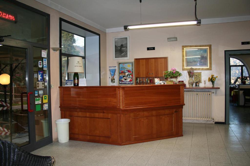Hotel Olivi Сало Екстер'єр фото
