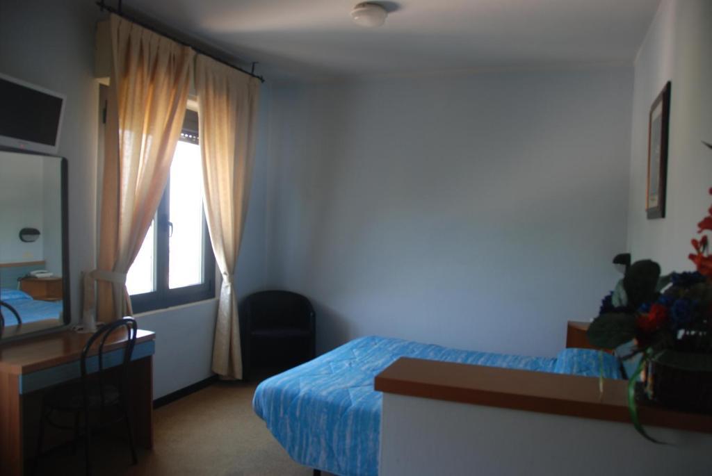 Hotel Olivi Сало Екстер'єр фото