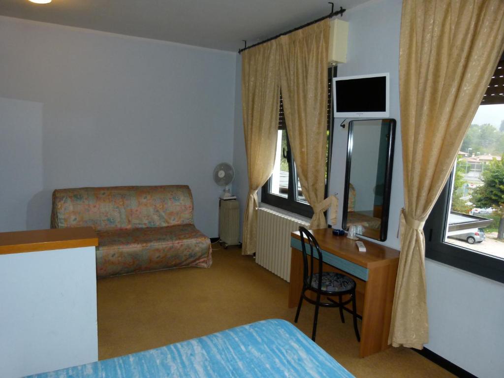 Hotel Olivi Сало Екстер'єр фото
