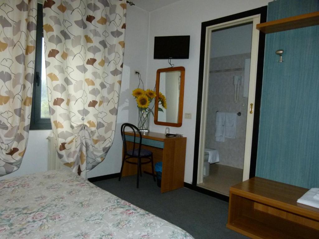Hotel Olivi Сало Екстер'єр фото