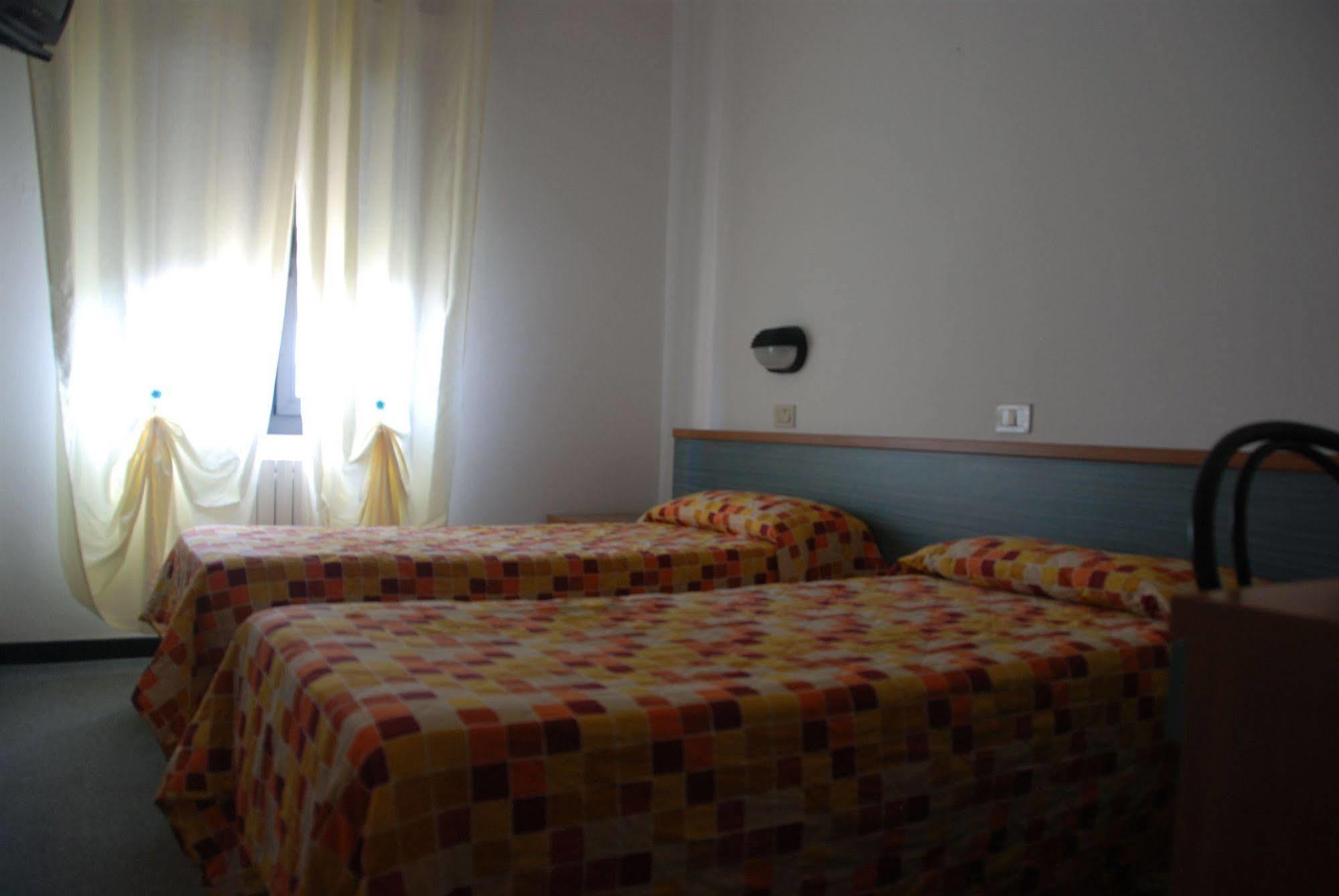 Hotel Olivi Сало Екстер'єр фото