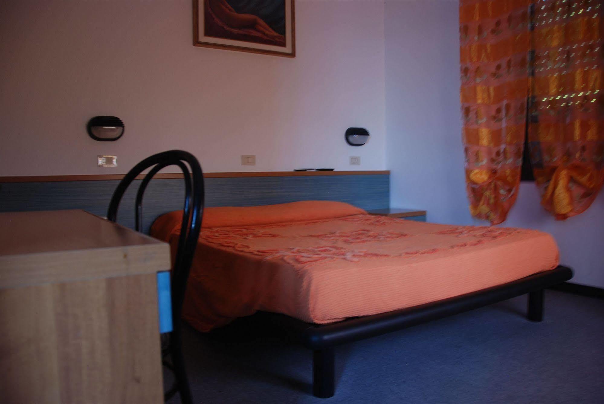 Hotel Olivi Сало Екстер'єр фото