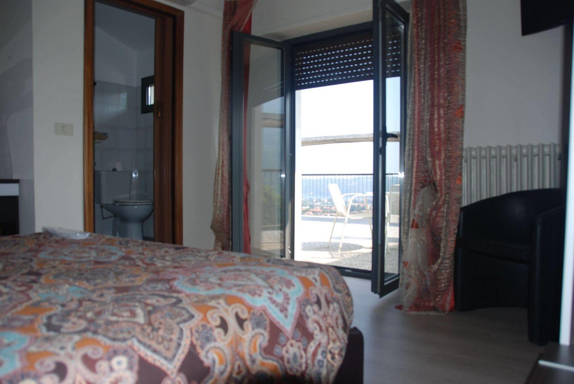 Hotel Olivi Сало Екстер'єр фото