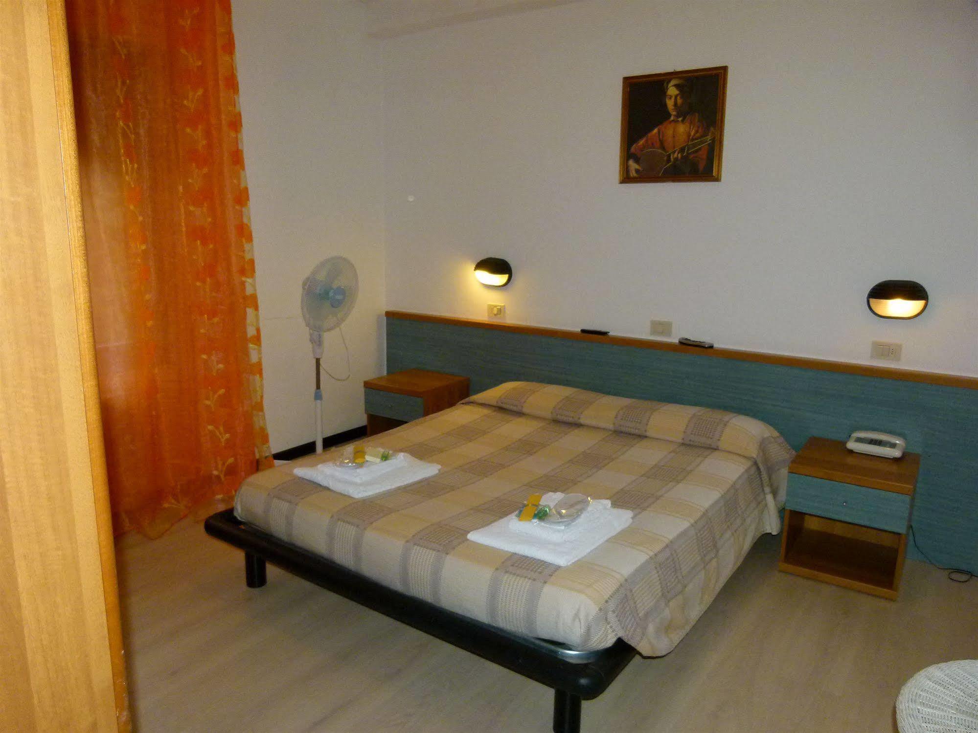 Hotel Olivi Сало Екстер'єр фото