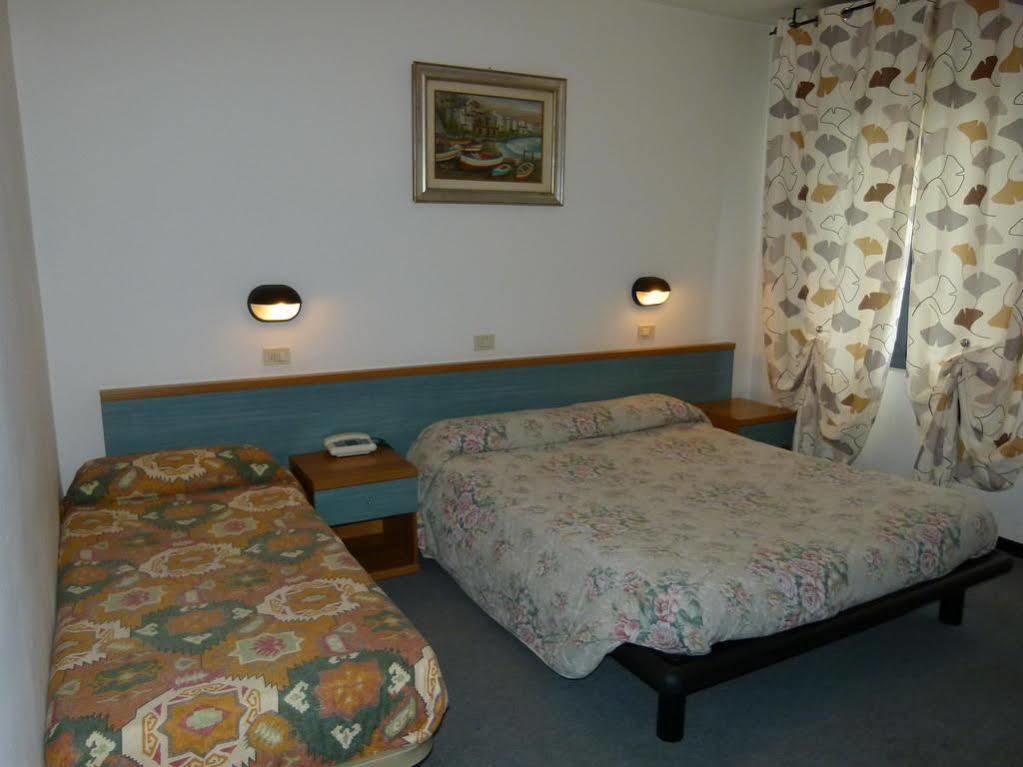 Hotel Olivi Сало Екстер'єр фото