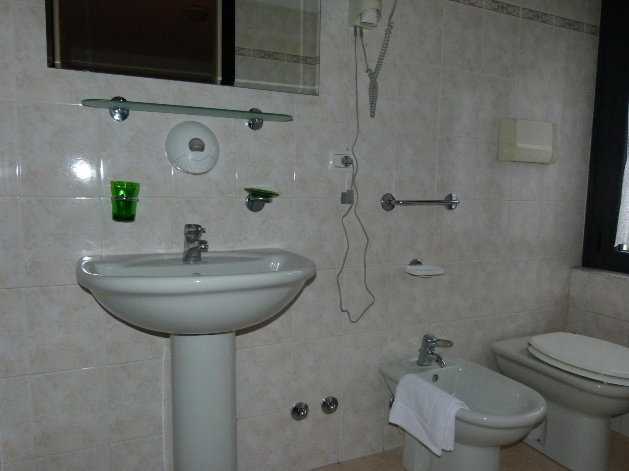 Hotel Olivi Сало Екстер'єр фото
